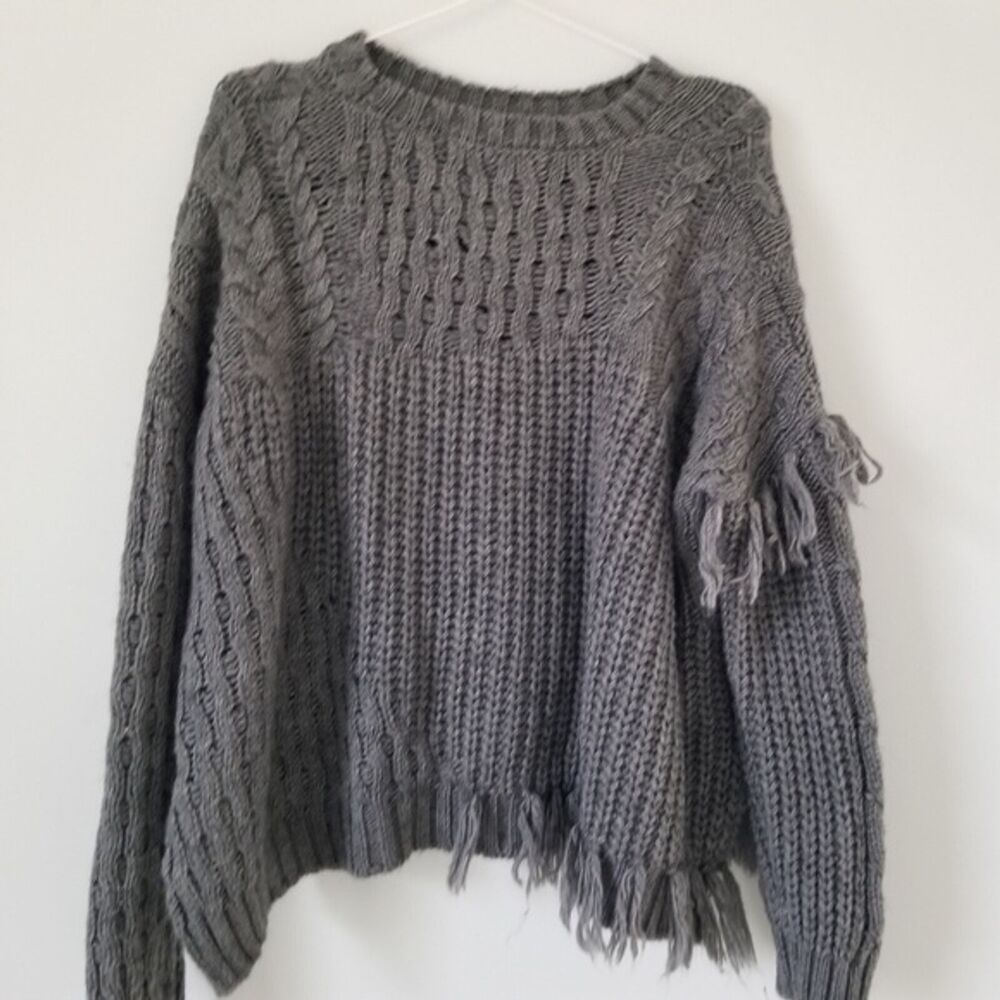 Cupcakes & Cashmere Gray Fringe Sweater size Large - Picture 7 of 10
